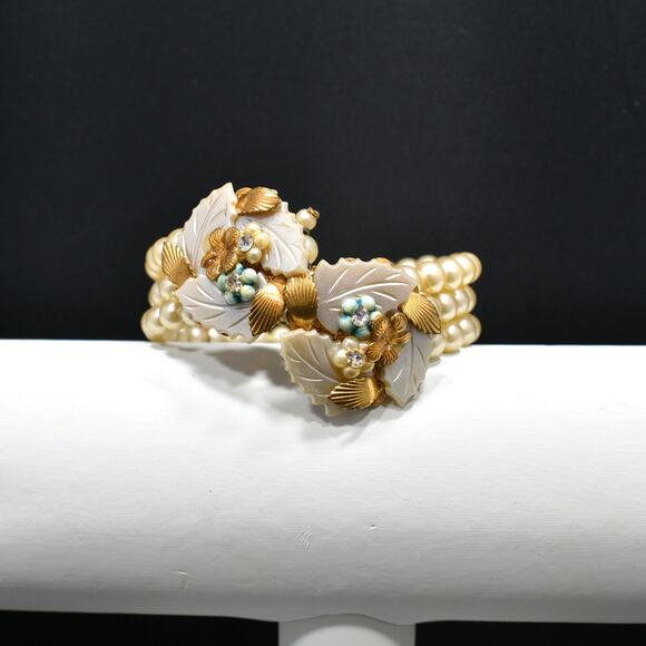 Vintage Faux Pearl Memory Wire Bracelet, Hand Carved Leaves, 1960s - Picture 6 of 10